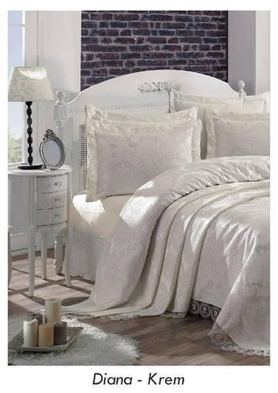 Покрывало(240х260см) с наволочками (50х70см) Gardines Diana krem Жаккард