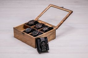 Коробочка для 6 часов со стеклянной крышкой с персонализацией