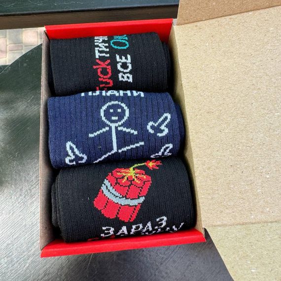 Подарочный набор мужских носков в коробке размер 40-45 3 пары разные цвета ч3бокс033