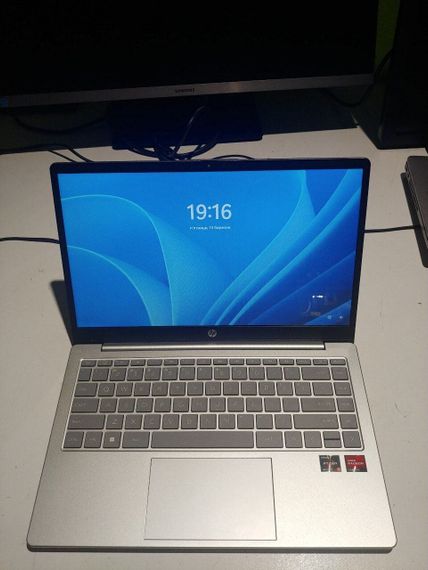 Ультрабук HP 14-em033nr / 14" (1366x768) TN / AMD Ryzen 3 7320U (4 (8) ядра по 2.4 - 4.1 GHz) / 4 GB DDR5 / 128 GB SSD M.2 / AMD Radeon 610M Graphics / WebCam / Windows 11 б/в | Зображення 2