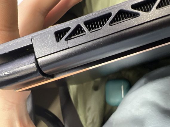 Ігровий ноутбук Б-клас MSI GS65 Stealth MS-16Q4 / 15.6" (1920x1080) IPS / Intel Core i7-9750H (6 (12) ядра по 2.6 - 4.5 GHz) / 16 GB DDR4 / 960 GB SSD / nVidia GeForce RTX 2080 Max-Q, 8 GB GDDR6, 256-bit / WebCam б/в + Подарунок Бездротова миша HOCO GM28 | Зображення 8