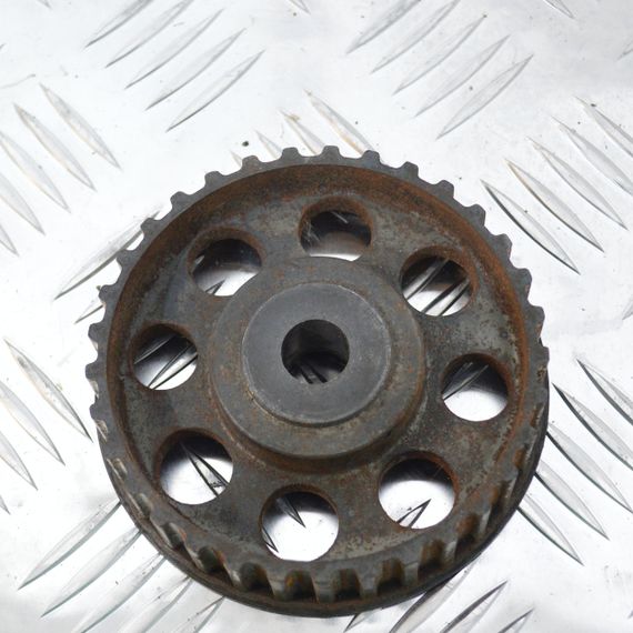 Шестерня розпредвалу 2.0 / 2.4 D / 2.5 TDI Audi 100 A6 C4 1978-1997 Шестерня ПНВТ на розпредвалі Ауді 046130111C | Зображення 1