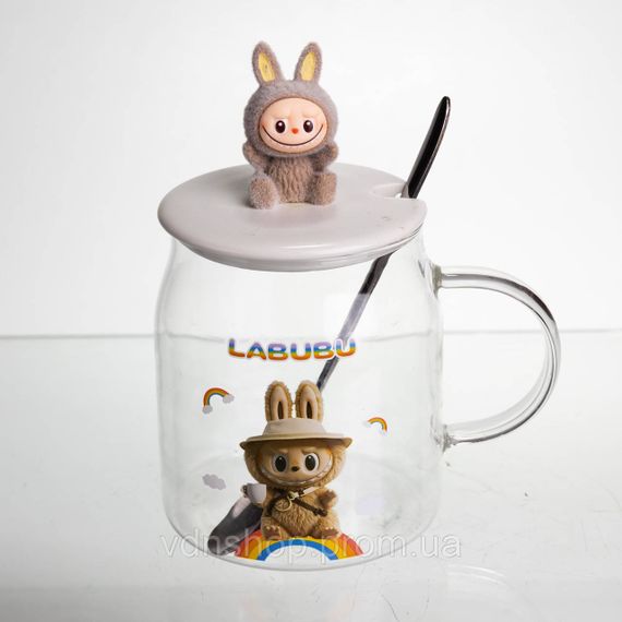 Новорічна велика скляна чашка "Лабубу" з кришкою та ложкою 600 мл, Святкова кружка чашка для дітей на подарунок Коричневий FM-56C | Зображення 1