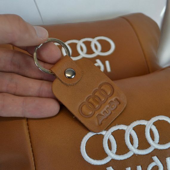Набор из двух подушек на подголовник Audi, из натуральной коричневой кожи, Подарок мужчине водителю | Зображення 3