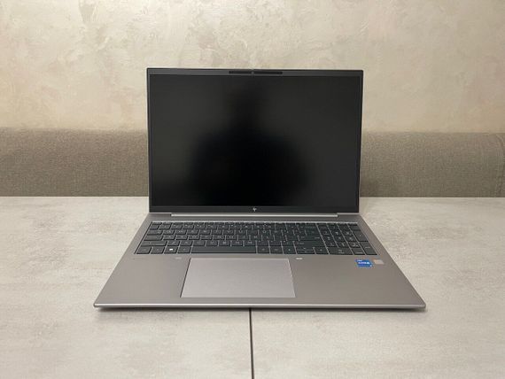 Ультрабук HP ZBook Firefly 16 G10 / 16" (1920x1200) IPS / Intel Core i5-1335U (10 (12) ядер по 3.4 - 4.6 GHz) / 16 GB DDR5 / 512 GB SSD M.2 / Intel Iris Xe Graphics / WebCam / Fingerprint б/у | Зображення 2