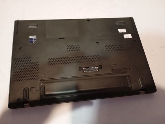Ультрабук Б-класс Lenovo Thinkpad T450 / 14" (1366x768) TN / Intel Core i5-5200U (2 (4) ядра по 2.2 - 2.7 GHz) / 8 GB DDR3 / 240 GB SSD / Intel HD Graphics 5500 / WebCam б/у | Зображення 4