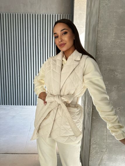 Женская стеганая жилетка с поясом NA1038 цвет белый, размер 46/48 | Зображення 1