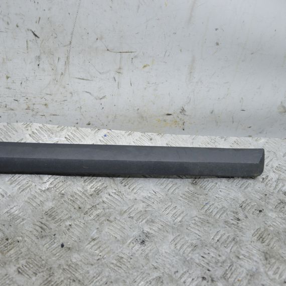 Накладка передніх правих дверей низ Volvo V50 S40 2003-2012 Молдинг передніх правих дверей Вольво В50 30661448 | Зображення 3