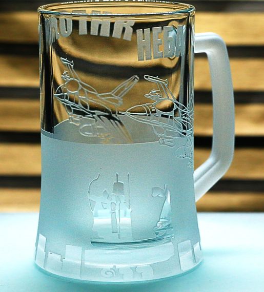 Подарунковий келих для пива з ручкою 670 мл з гравіюванням написи Ангели Неба пілотові льотчику | Зображення 2