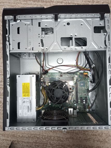 ПК Б-клас Fujitsu Esprimo P556 E90+ Tower / Intel Pentium G4400 (2 ядра по 3.3 GHz) / 4 GB DDR4 / 120 GB SSD / Intel HD Graphics 510 б/в | Зображення 4