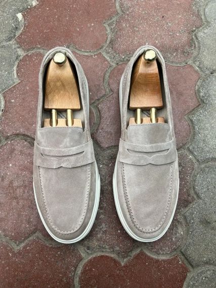 Мужские замшевые лоферы бежевого цвета 43 размера | Зображення 3