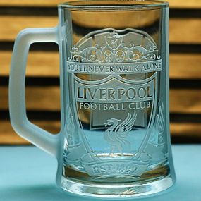 Пивний келих 670 мл Liverpool з гравіюванням подарунок для фаната ФК Ліверпуль футбольний кухоль Салах
