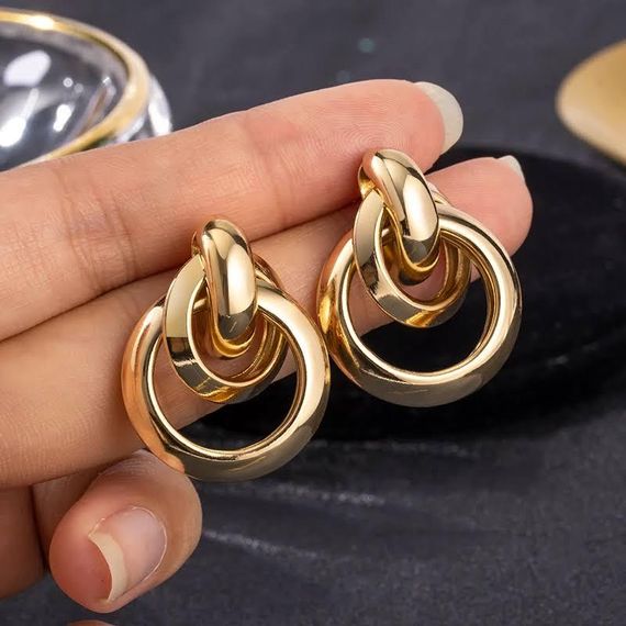 Серги кольца  золотистого цвета