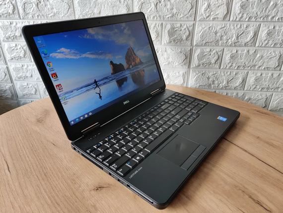 Ноутбук Dell 5540/15.6 HD/i7 4600U/8Gb/SSD240Gb/nVidia GT 720M-2Gb | Зображення 1