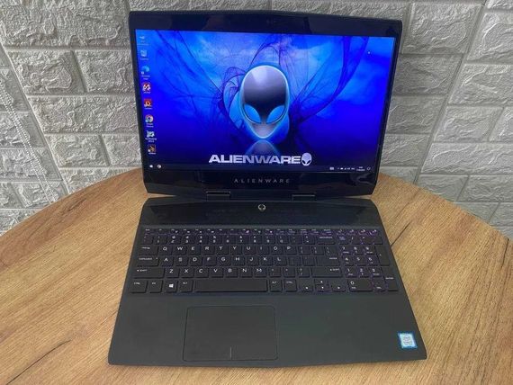 Ноутбук Alienware m15 15,6" FHD IPS 144Hz i7 8750H 16Gb SSD 512Gb RTX 2060 Б/В
