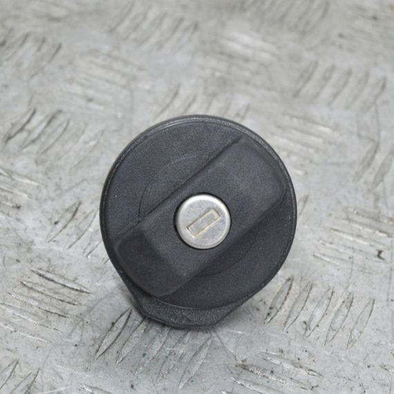 Кришка паливного бака Volkswagen Golf IV 1997-2004 Пробка бензобака Фольксваген Гольф 4