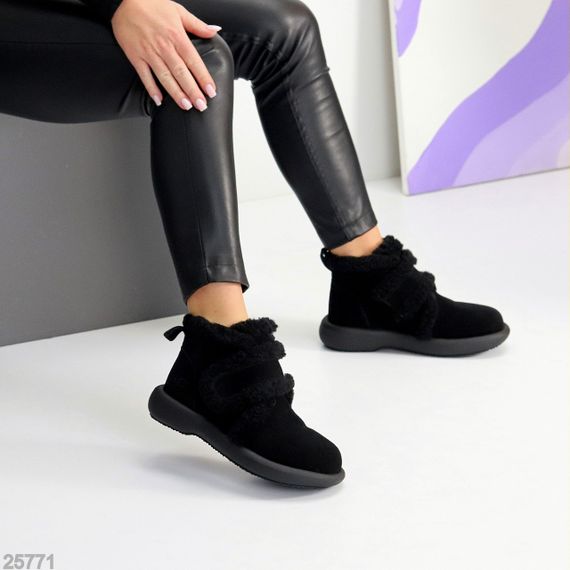 Зручні теплі зимові замшеві чорні черевики на липучці | Зображення 2