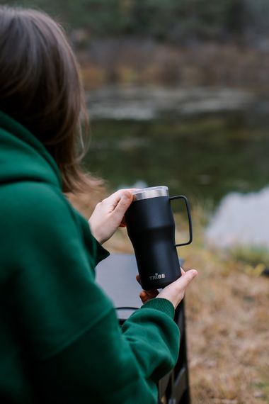 Термочашка Tribe Travel Mug 600 мл, Дорожня кружка трайб для авто та кемпінгових крісел, Чорний | Зображення 6