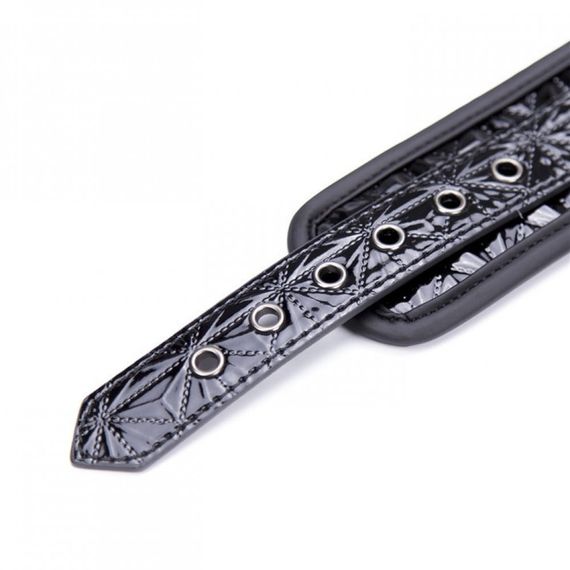 Распорка с наручниками и поножами DS Fetish, лакированная, черного цвета | Зображення 2