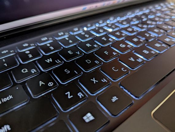 Игровой ноутбук Dell Vostro 15 7510 / 15.6" (1920x1080) IPS / Intel Core i7-11800H (8 (16) ядер по 2.3 - 4.6 GHz) / 16 GB DDR4 / 512 GB SSD / nVidia GeForce RTX 3050 Ti, 4 GB GDDR6, 128-bit / WebCam / Fingerprint / Windows 11 б/у + Подарок Мышь / USB | Зображення 5