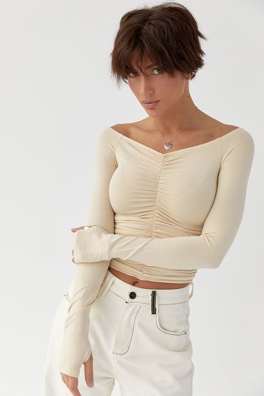 Короткий лонгслів із драпіруванням - бежевий цвет, L (є розміри) | Зображення 4