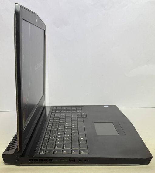 Ігровий ноутбук Dell Alienware 17 R4 / 17.3" (1920x1080) IPS / Intel Core i7-7820HK (4 (8) ядра по 2.9 - 3.9 GHz) / 32 GB DDR4 / 256 GB SSD + 1000 GB HDD / nVidia GeForce GTX 1070, 8 GB GDDR5, 256-bit / WebCam б/в | Зображення 7