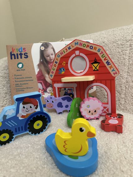 Деревянная развивающая игрушка Kids hits, набор блоков Ферма, 11 дет. в коробке р. 34*25,5*3,3 см | Зображення 2