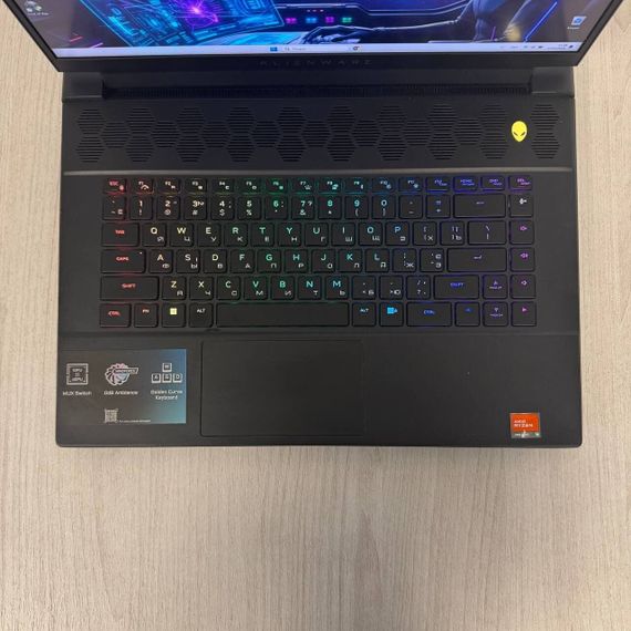 Ігровий ноутбук Б-клас Dell Alienware m16 R1 / 16" (2560x1600) IPS / AMD Ryzen 9 7845HX (12 (24) ядер по 3.0 - 5.2 GHz) / 16 GB DDR5 / 1000 GB SSD / nVidia GeForce RTX 4080, 12 GB GDDR6, 192-bit / WebCam б/в | Зображення 3