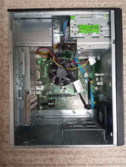 ПК Б-клас Fujitsu Esprimo P557 E85 Tower / Intel Pentium G4400 (2 ядра по 3.3 GHz) / 4 GB DDR4 / 120 GB SSD / Intel HD Graphics 510 б/в | Зображення 5