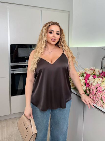 Женская летняя шелковая майка-топ на тонких бретелях BR1581 цвет коричневый, размер 52/54 | Зображення 1