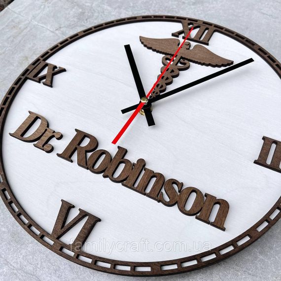 Іменний настінний годинник для лікаря з дерева Подарунок медику або медсестрі | Зображення 5