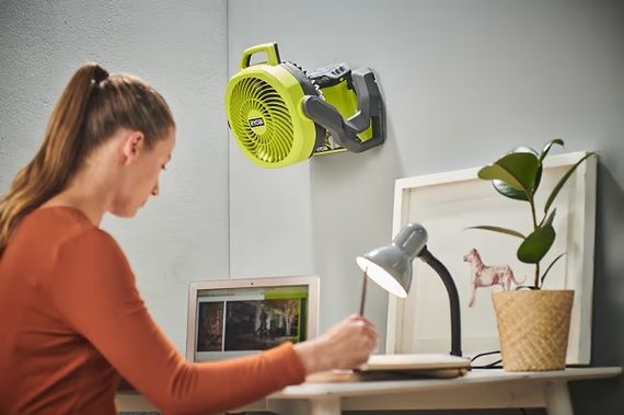 Вентилятор акумуляторний Ryobi ONE+ RF18-0 Whisper 18В 850м куб/год регулювання положення 3 швидкості 1.7кг без АКБ та ЗП 5133005596 | Зображення 2