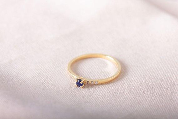 Кольцо из желтого золота с сапфирами и бриллиантами 18.5 | Зображення 7