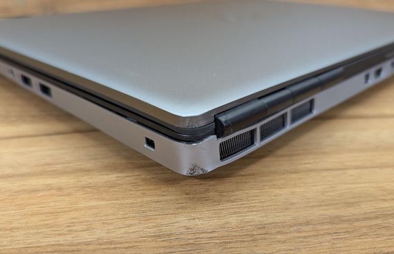Мобільна робоча станція Б-клас Dell Precision 7560 / 15.6" (1920x1080) IPS / Intel Core i5-11500H (6 (12) ядер по 2.4 - 4.6 GHz) / 16 GB DDR4 / 512 GB SSD / nVidia Quadro T1200, 4 GB GDDR6, 128-bit / WebCam / Windows 11 б/в + Подарунок Миша / USB | Зображення 2