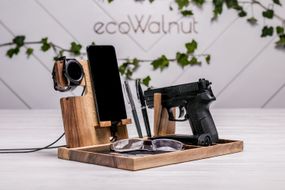 Подставка для пистолета, телефона и часов Samsung «Leon killer Galaxy» с гравированием
