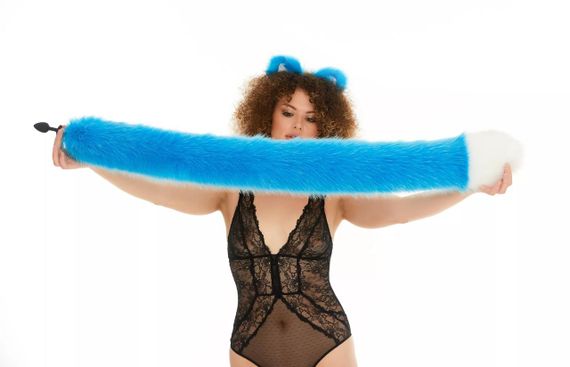 Анальний хутряний хвіст без пробки, Яскраво-голубий з білим кінчиком, OKOVA 100 см. sexstyle | Зображення 3