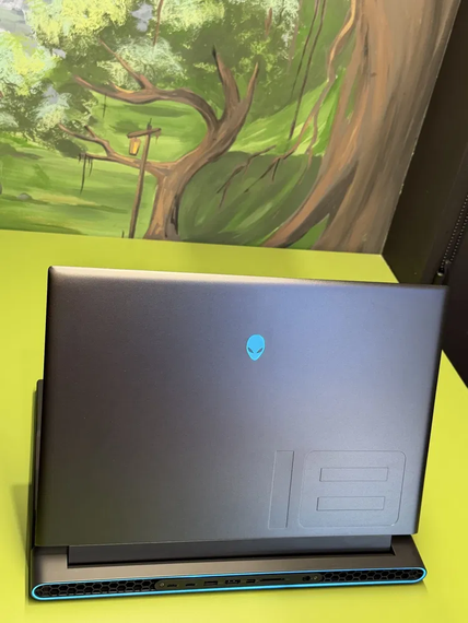 Ігровий ноутбук Dell Alienware m18 R2 / 18" (2560x1600) IPS / Intel Core i9-14900K (24 (32) ядра по 2.4 - 6.0 GHz) / 32 GB DDR5 / 1000 GB SSD / nVidia GeForce RTX 4070, 8 GB GDDR6, 128-bit / WebCam б/в | Зображення 5