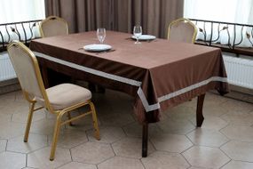 Скатертина Kayra оксамитова, однотонна 165х300 см Коричнева