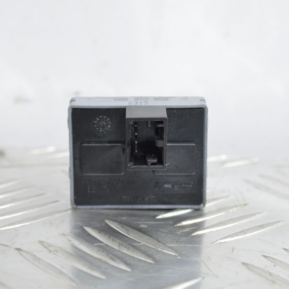 Кнопки склопідіймача Volkswagen Polo IV 2002-2009 блок управління скла перед Фольксваген Поло 6Q0959858 | Зображення 1