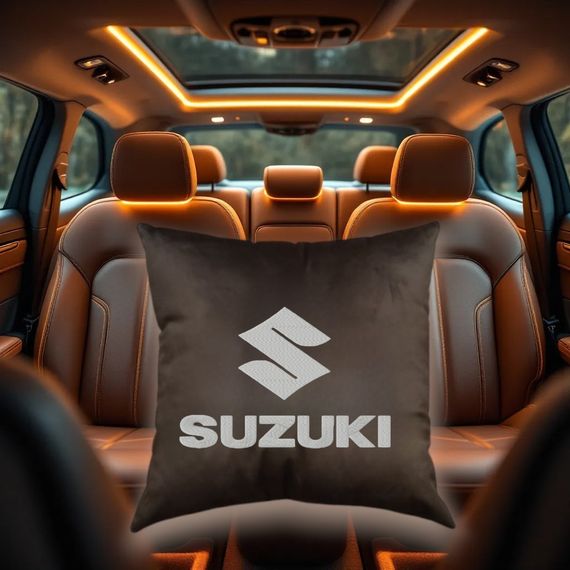 Авто Подушка c вышивкой логотипа марки Сузуки Suzuki  коричневый автомобилисту 02223
