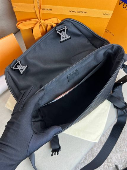 Месенджер чорна Louis Vuitton Voyager PM Monogram Shadow c872 | Зображення 5