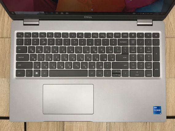 Ноутбук Б-класс Dell Latitude 5530 / 15.6" (1920x1080) IPS / Intel Core i5-1235U (10 (12) ядер по 1.3 - 4.4 GHz) / 16 GB DDR4 / 240 GB SSD M.2 / Intel Iris Xe Graphics / USB 3.2 / HDMI / Windows 10 б/у | Зображення 3