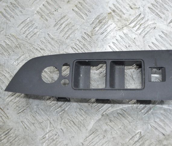 Накладка передніх лівих дверей Mazda 6 GH 2007-2012 Рамка кнопок склопідйомника Мазда 6 GS1D4581B | Зображення 1