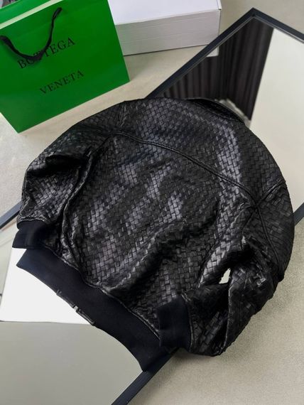 Демісезонна курточка Bottega Veneta з натуральної шкіри чорного кольору v098 | Зображення 5