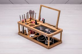 Именная женская подставка «Beauty Station с большим зеркалом»