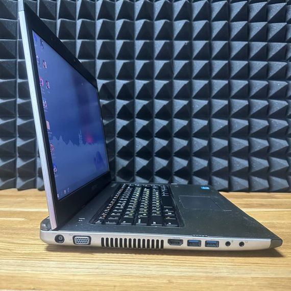 Ноутбук Dell Vostro 3560 / 15.6" (1366x768) TN / Intel Core i5-3210M (2 (4) ядра по 2.5 - 3.1 GHz) / 8 GB DDR3 / 128 GB SSD / Intel HD Graphics 4000 / WebCam / DVD-ROM б/у | Зображення 2