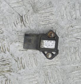 Датчик тиску наддуву TDI Volkswagen Golf Passat Touran T5 Фольксваген 038906051C 0281002401