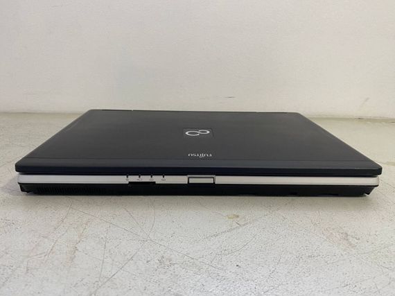 Мобільна робоча станція Fujitsu Celsius H710 / 15.6" (1920x1080) TN / Core i7-2720QM (4 (8) ядра по 2.2 - 3.3 GHz) / 16 GB DDR3 / 128 GB SSD / Quadro 1000M, 2 GB GDDR3, 128-bit / WebCam б/в + Подарунок зубна щітка Colgate | Зображення 4