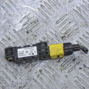 Датчик подовжнього прискорення 1.9 TDI Audi A4 B6 2000-2004 Датчик удару Ауді а4 б6 8E0959651