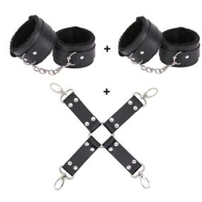 Набір БДСМ «Love caresses» колір чорний, наручники, окови, конектор sexstyle